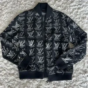Louis Vuitton ジップアップジャケット 黒　Mサイズ Louis Vuitton ジップアップジャケット 黒 Mサイズ